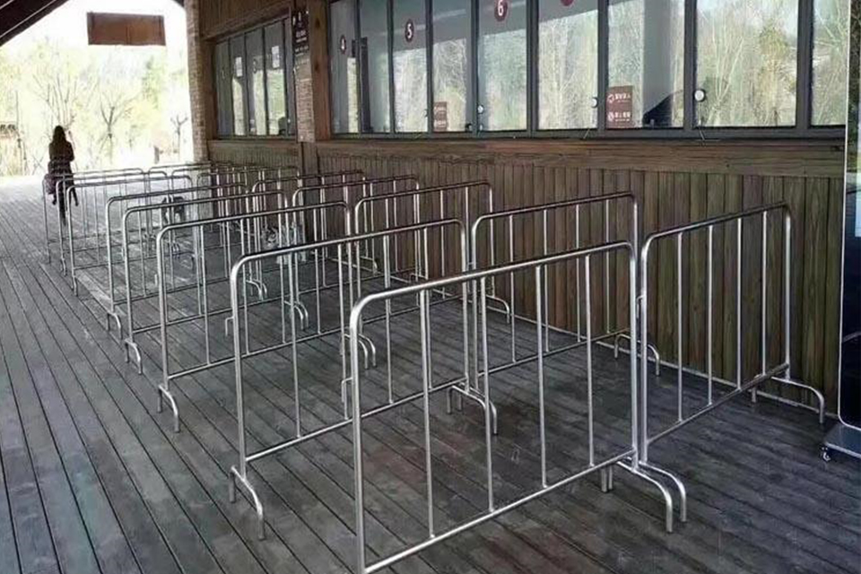 Crowd barrier